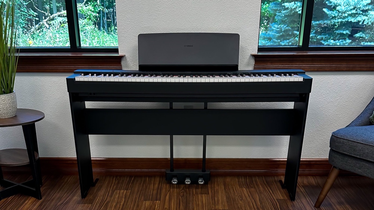 Yamaha P-225: обзор и отличия от P-145